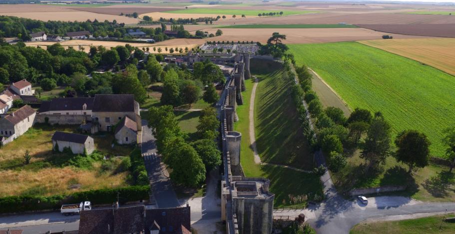 Vue sur les contreforts du chateau de Provins