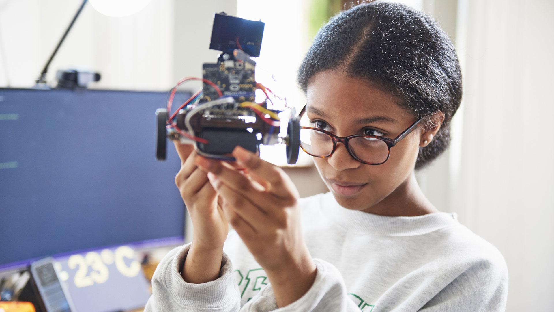 Une adolescente construit un robot